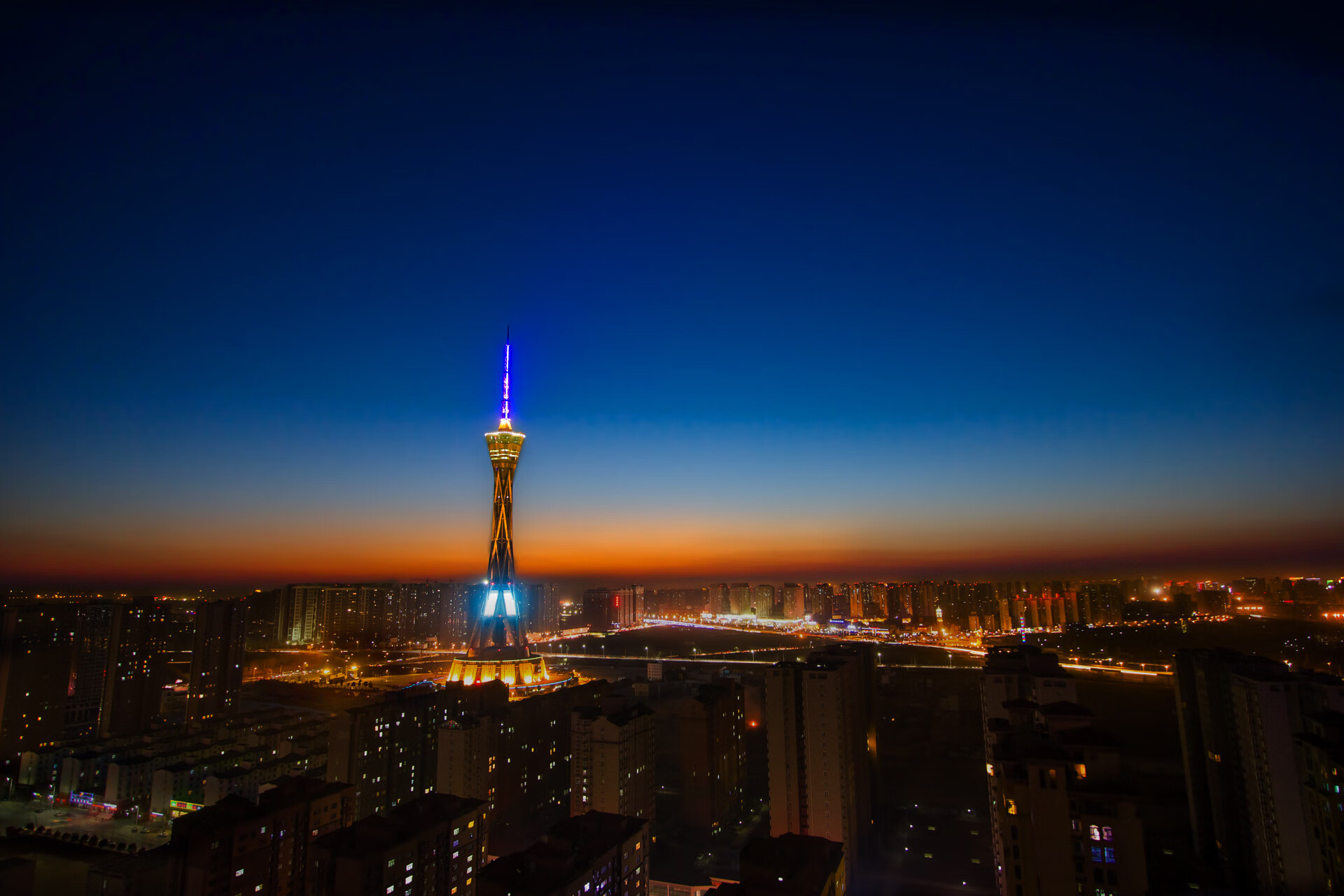 广东宏远夺冠呼声高，球队整体状态稳定，广东宏远连续几个冠军了