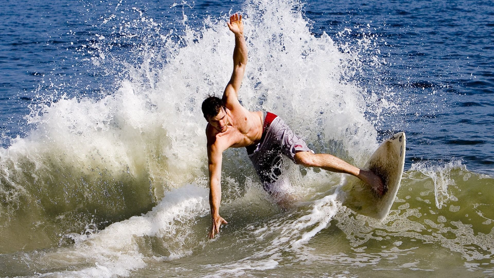 开云体育官方网站-瞩目明星对决：梅西与C朗的焦点相遇，梅西配合