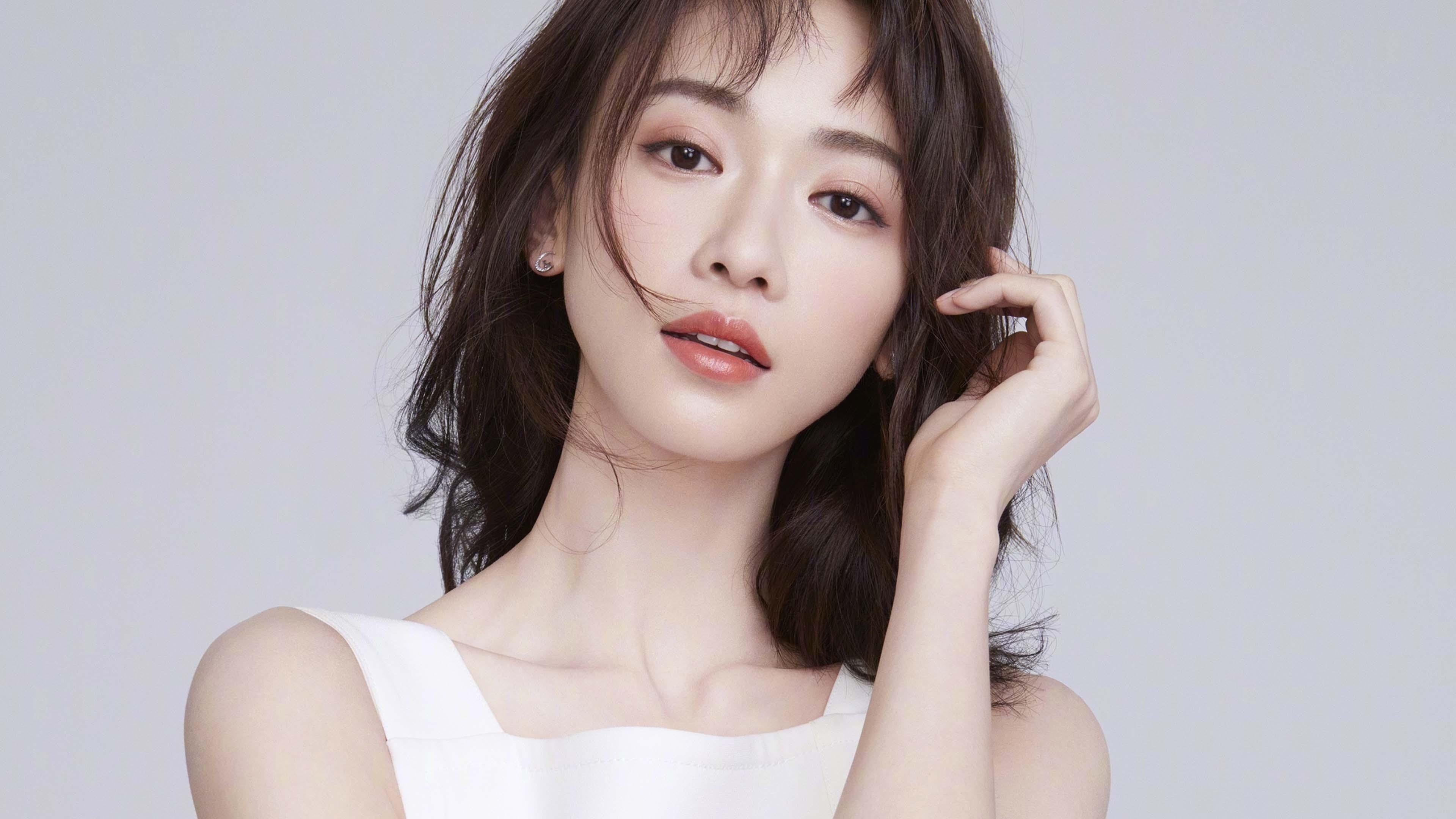 “游泳赛场：2025世界游泳锦标赛新星冲击金牌”